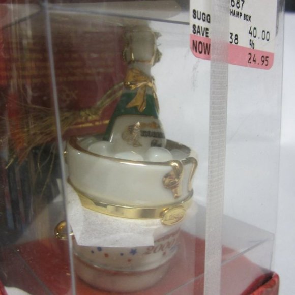 2000 LENOX COMMEMORATIVE ORNAMENT, CHAMPAGNE BOTTLE W/BUCKET,TIME CAPSULE - Picture 6 of 7
